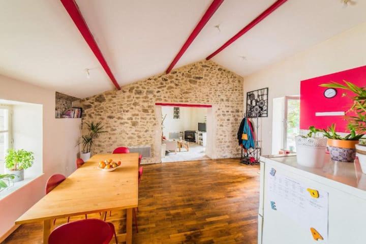 Appartement Rouge Avec Jardin Eymoutiers  Exterior foto
