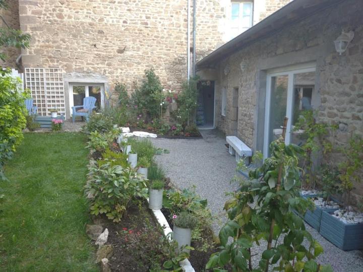 Appartement Rouge Avec Jardin Eymoutiers  Exterior foto